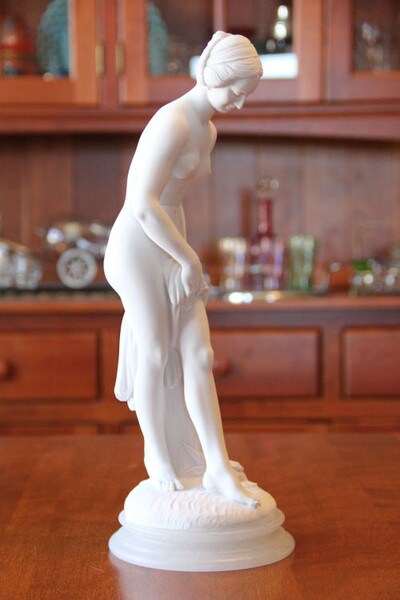 Venus Bath Falconet Statue sculpture marble Female Nude Hellenistic Art